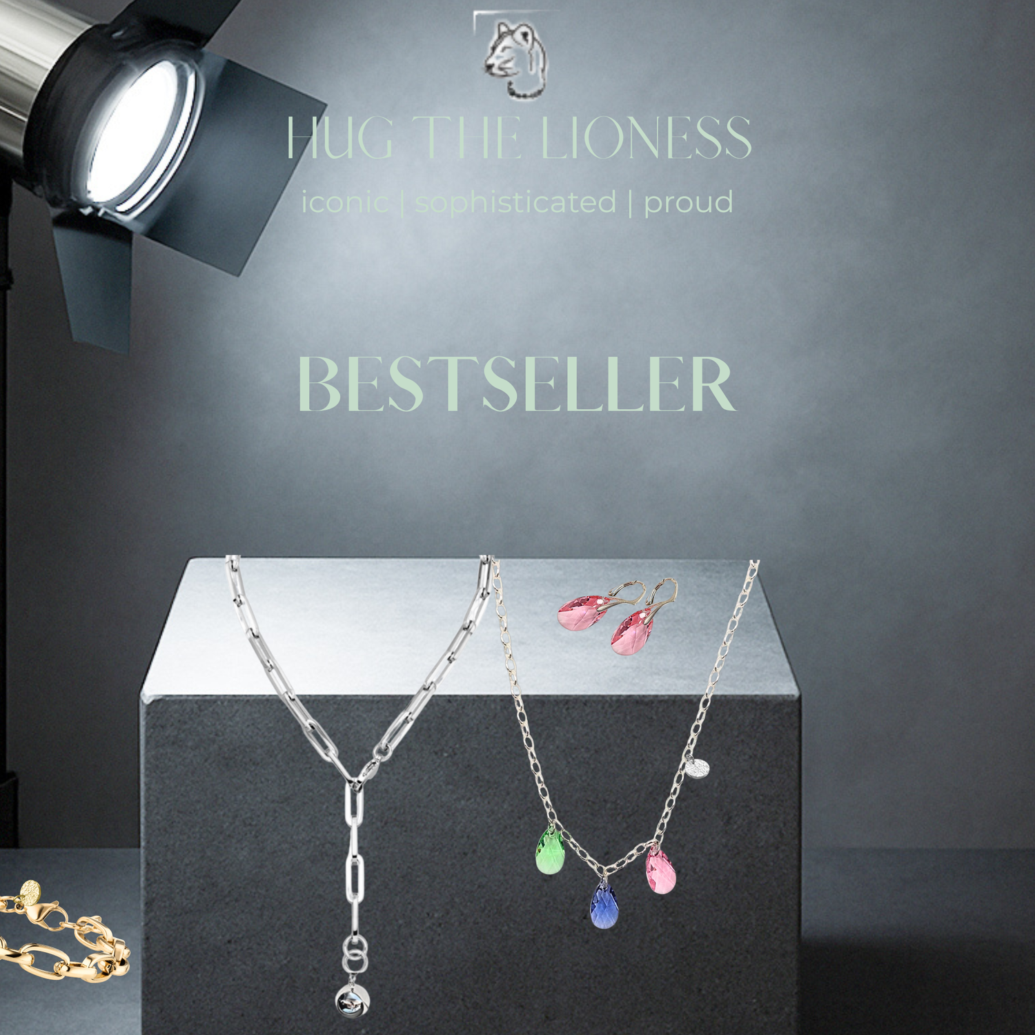 Bestseller Top10 handgefertigte Halsketten, Armketten und Ohrschmuck aus Silber oder Edelstahl, minimalistisch oder mit Kristallen. Schmuck von Hug the Lioness aus Wattens, Österreich.