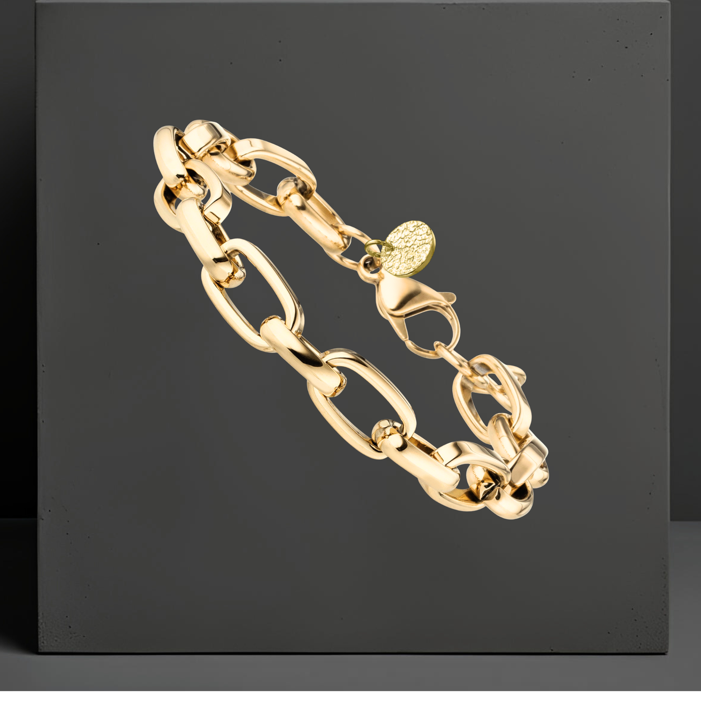 Exklusive breite Gliederarmkette für Damen, Edelstahl PVD vergoldet. Von der österreichischen Schmuckmarke Hug the Lioness in Wattens, Tirol.